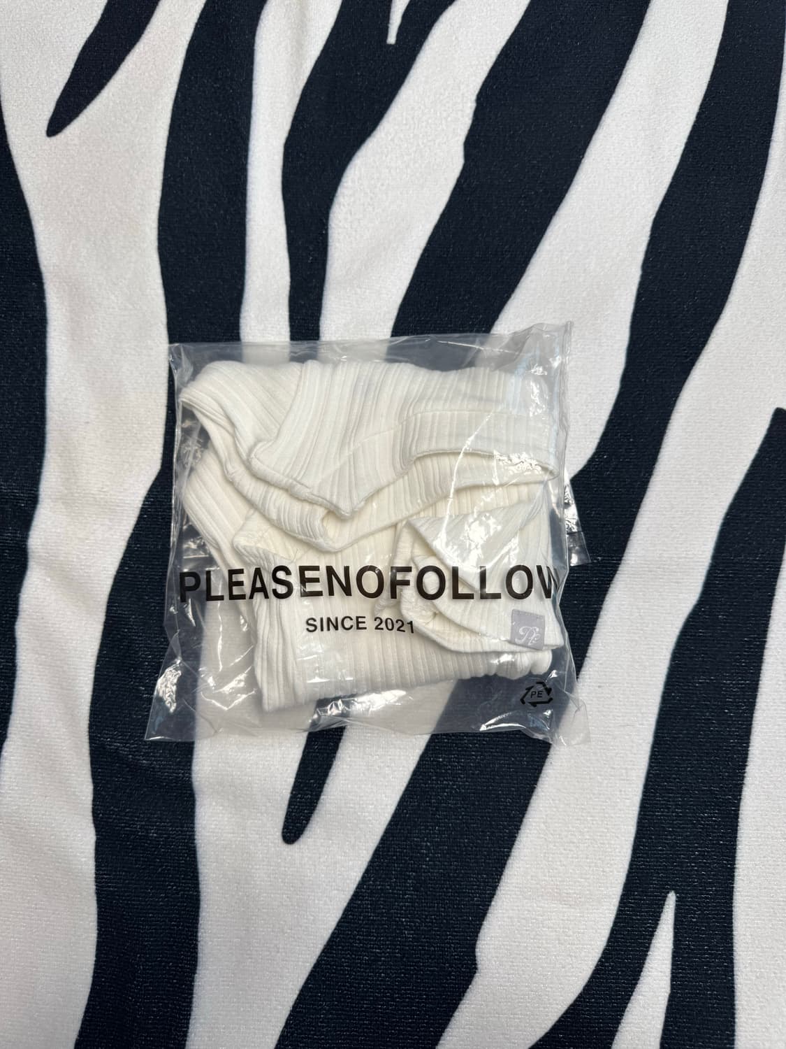 플리즈노팔로우 버니탑 화이트 상품이미지1