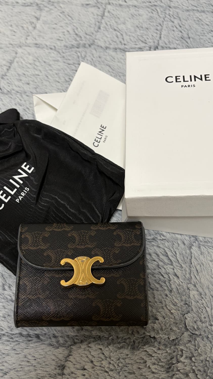 셀린느 트리오페 캔버스 플랩 지갑 상품이미지1