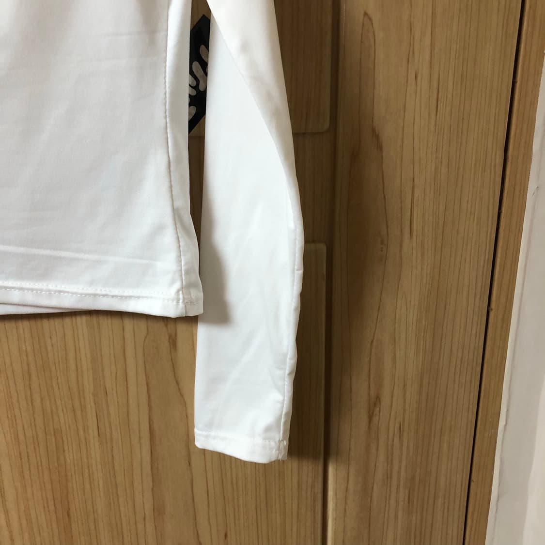 화이트 오프숄더 티셔츠 ⏱️  상품이미지3