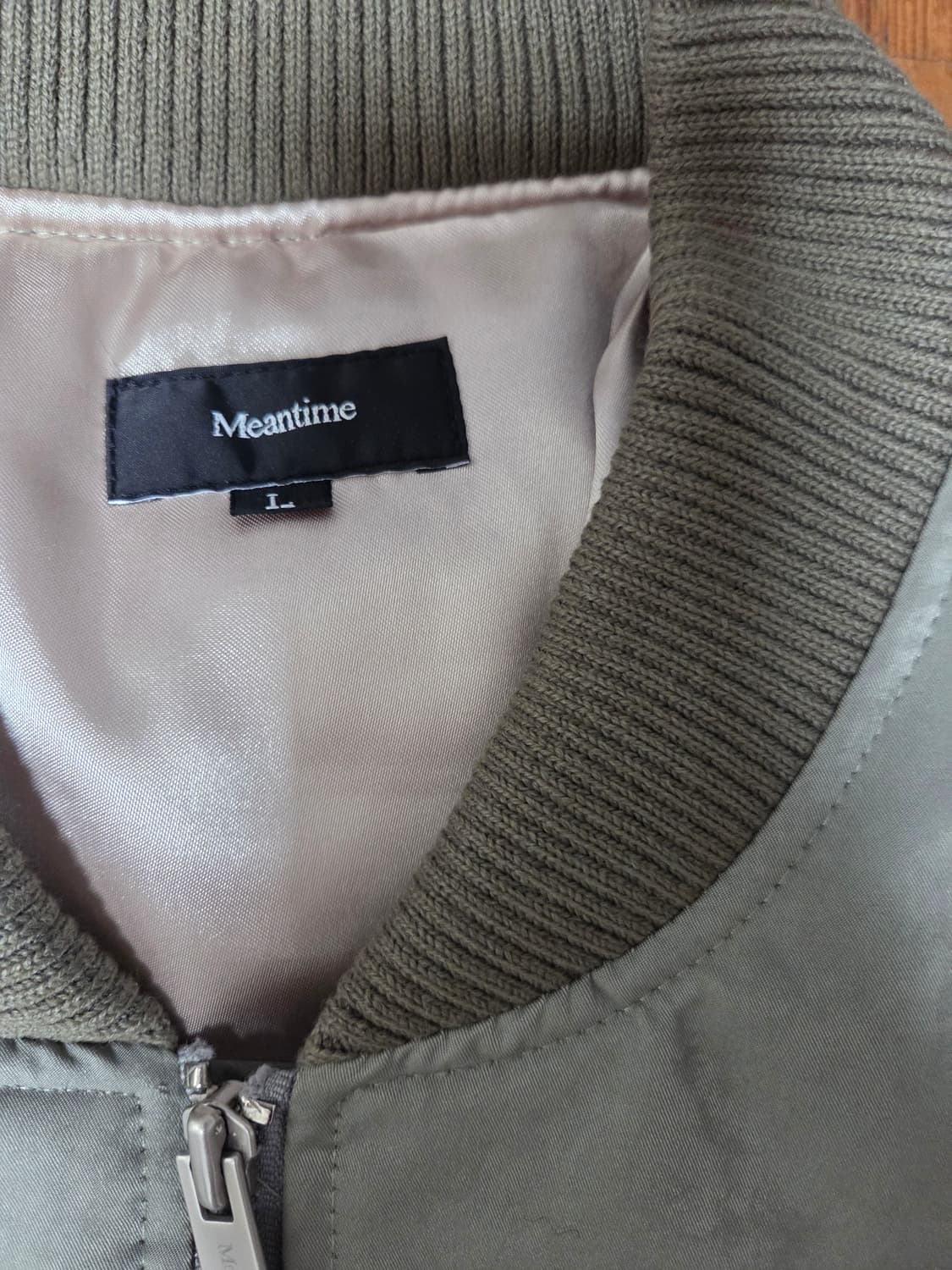 MEANTIME 카키색 셔링 봄버 자켓 상품이미지2