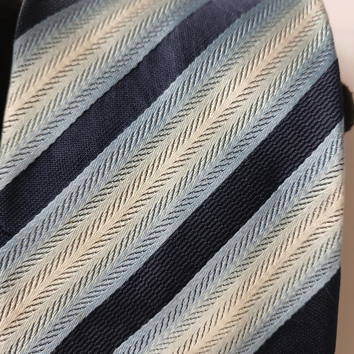 아쿠아스큐텀 실크 스트라이프 넥타이 9.1cm A+등급 A18818
 상품이미지6