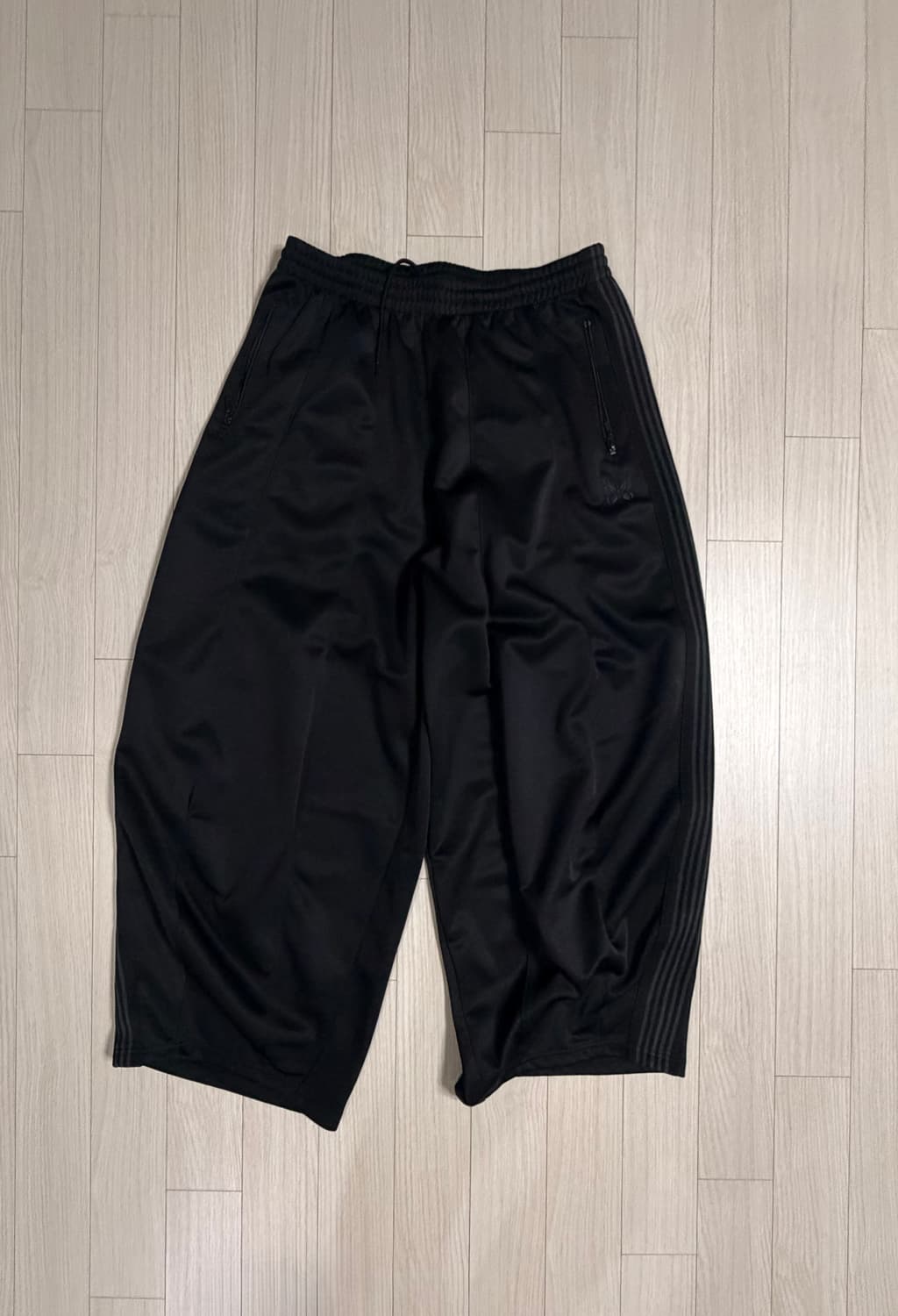 니들스 x 스튜디오스 h.d 트랙팬츠 m 팝니다 상품이미지1