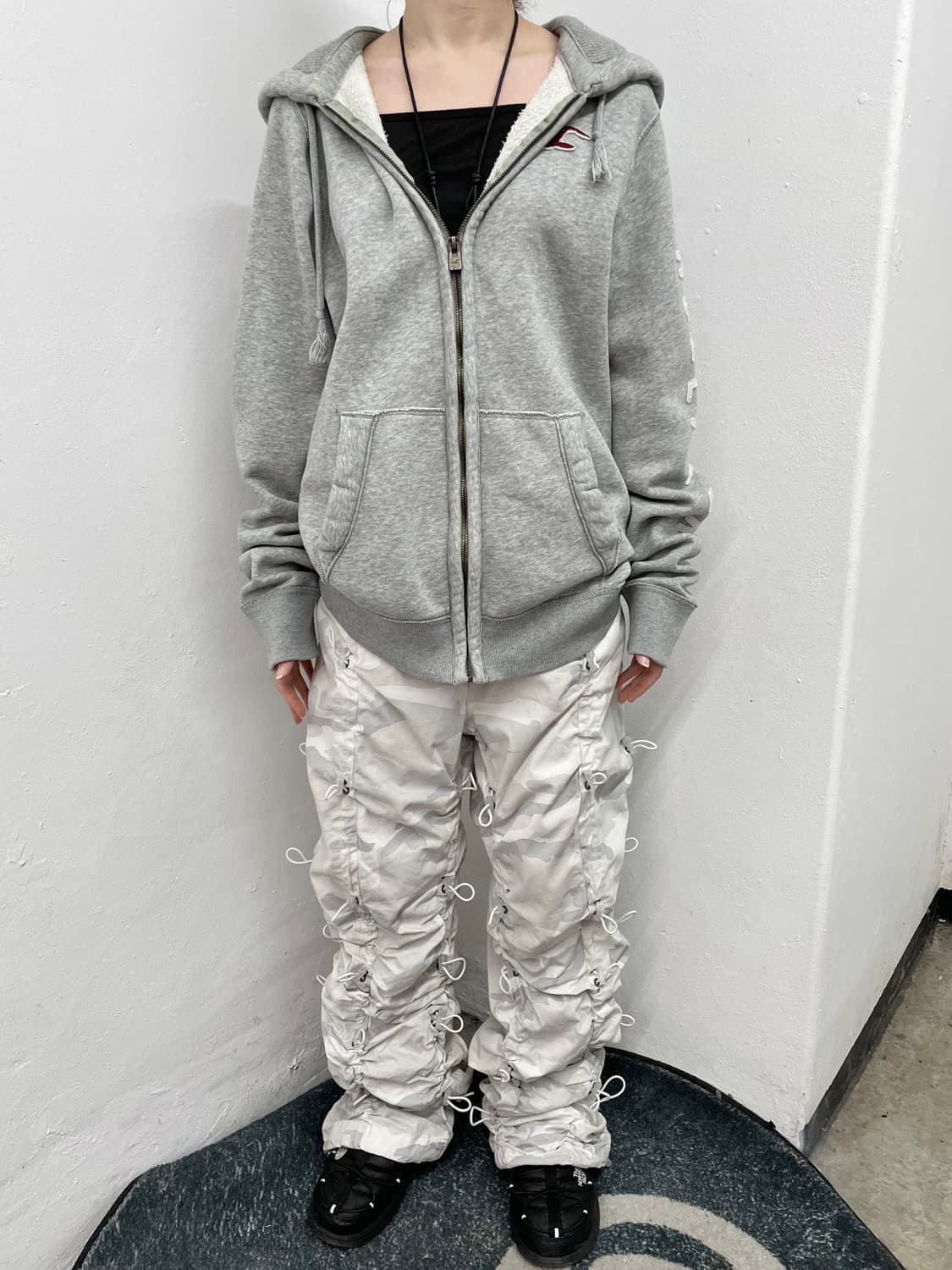 스모크라이즈 화이트 카모 스토퍼 디테일 팬츠 상품이미지4