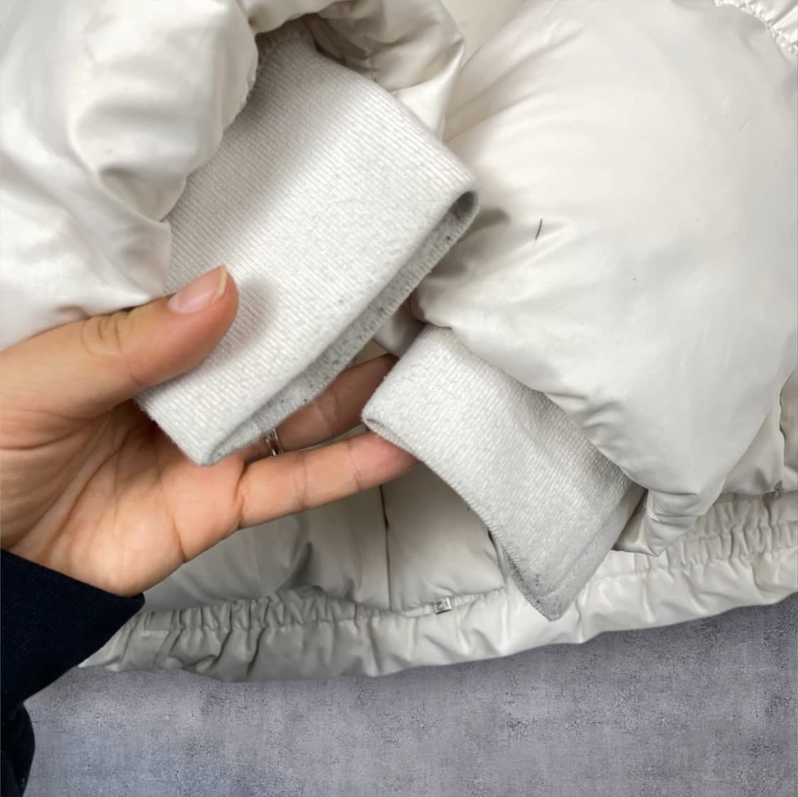 게스 Guess 아이보리 페더 라이트 푸퍼 숏패딩 XS 상품이미지7