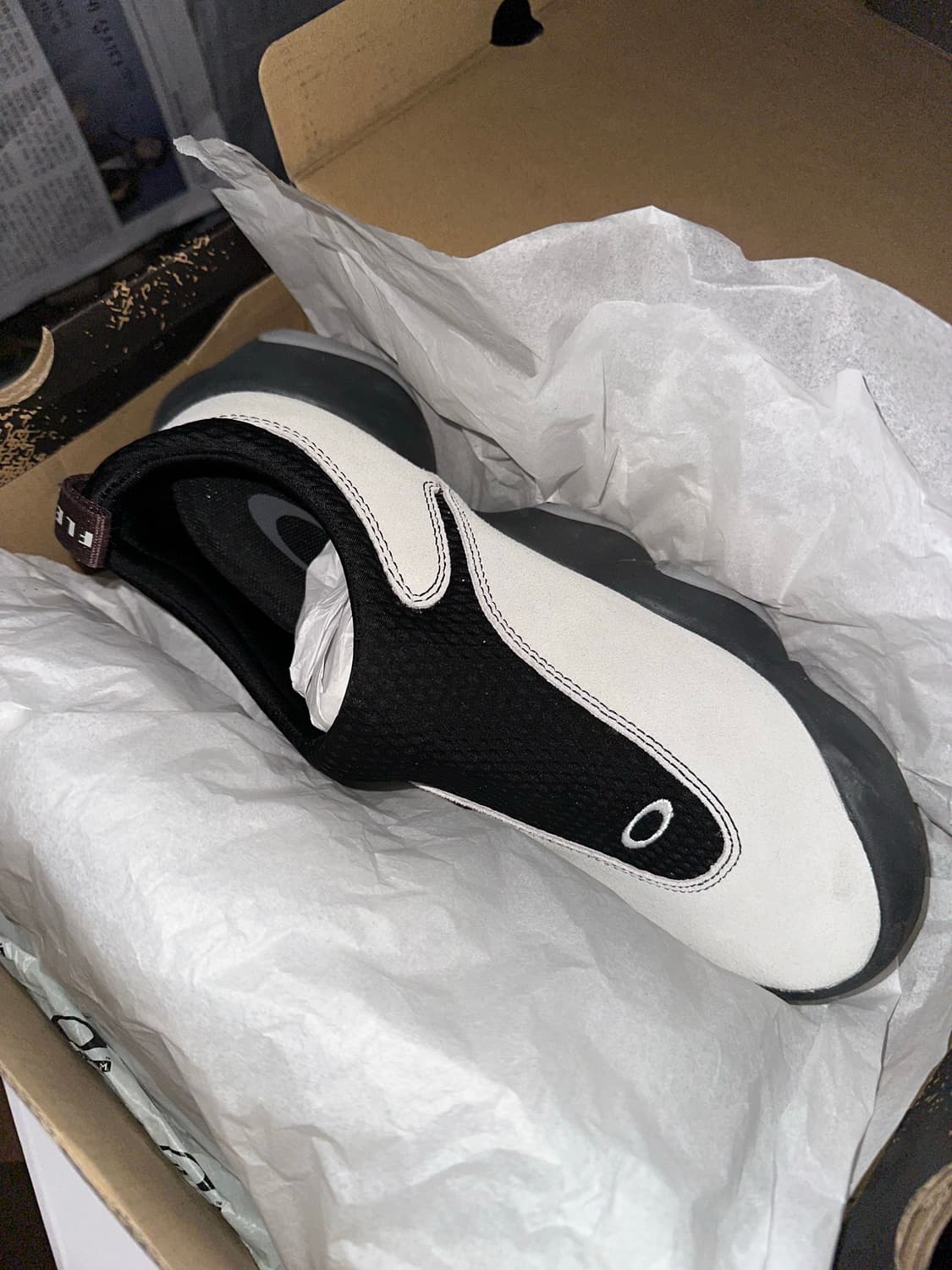 오클리 팩토리 팀 x 브레인 데드 플래시 화이트 버치 상품이미지1