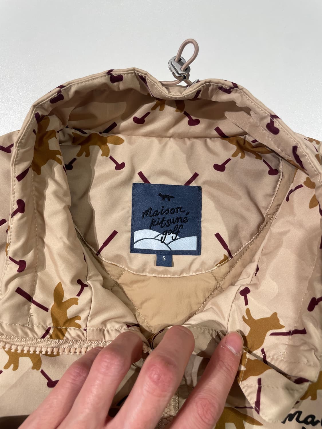 메종 키츠네 골프 베이지 폭스 패턴 폴리에스텔 베스트 상품이미지7