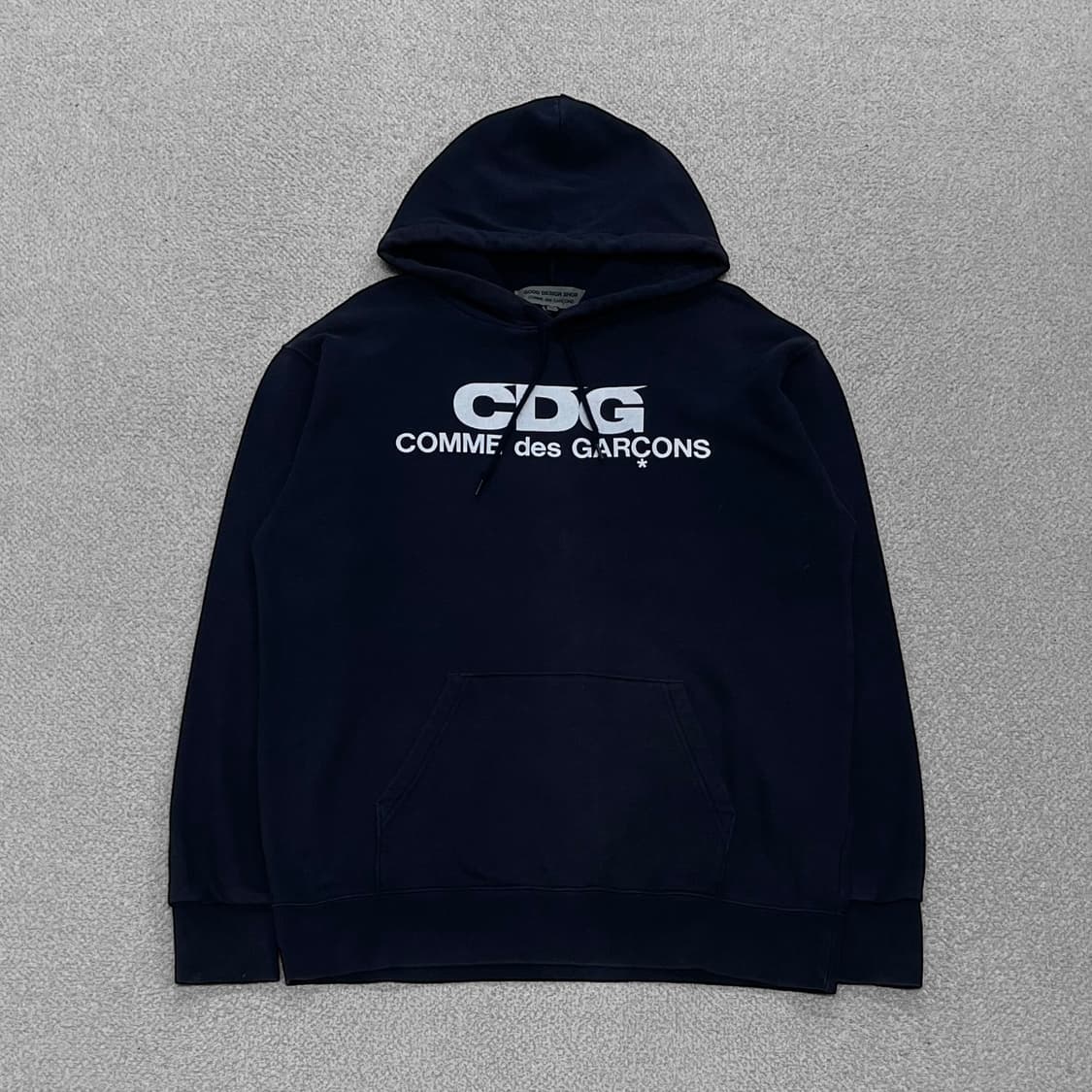 CDG 꼼데가르송 로고 플레이 후드티 네이비 상품이미지1