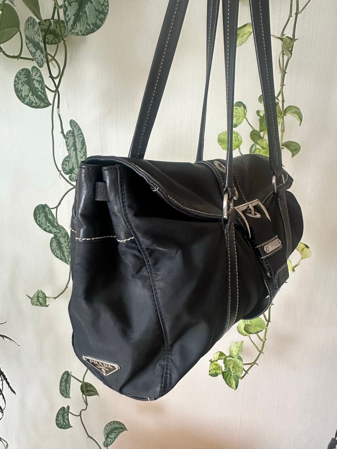 프라다 포코노 빅버클 숄더백 상품이미지2