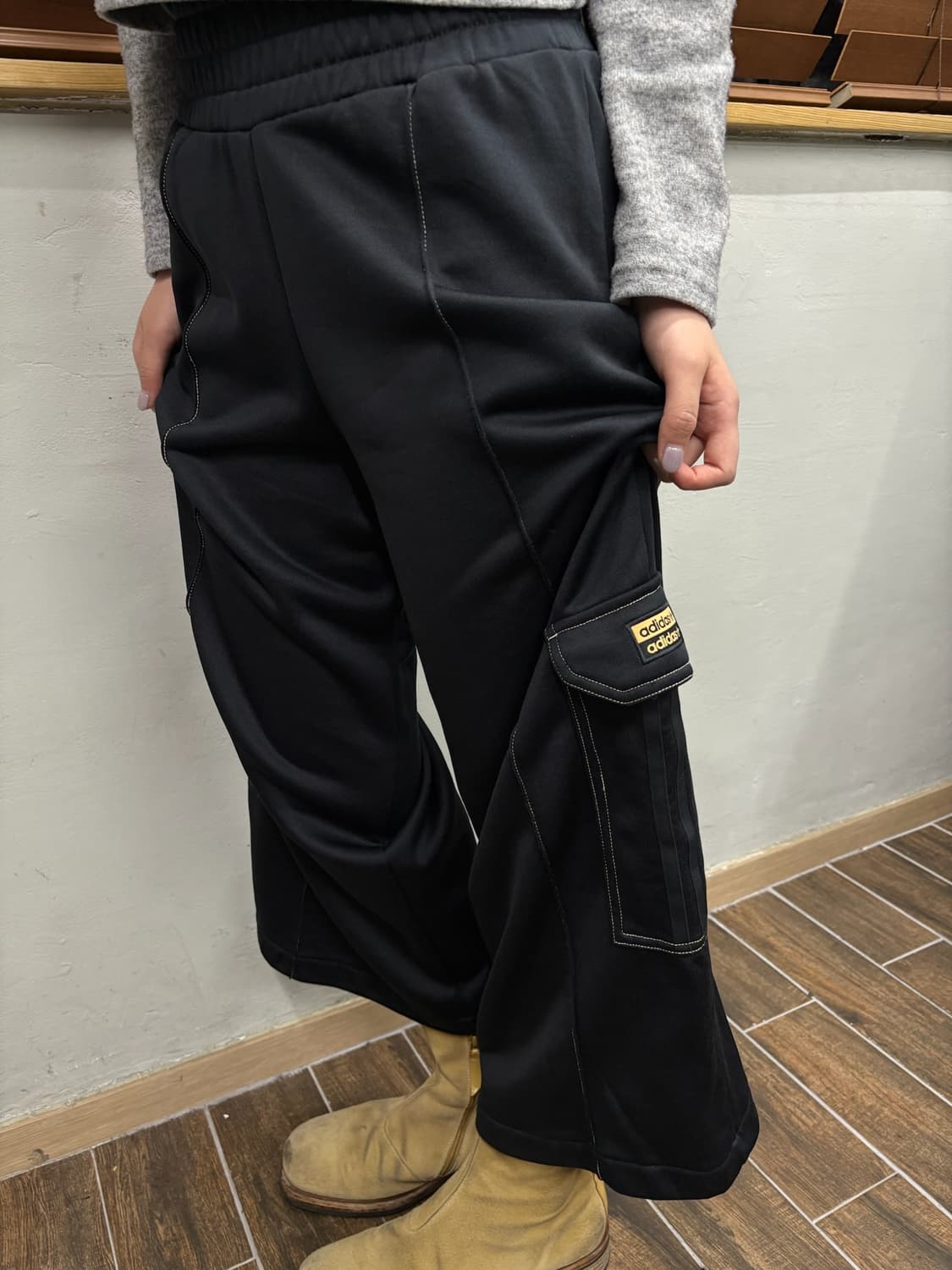 아디다스 와이드 카고 트랙 팬츠 상품이미지2