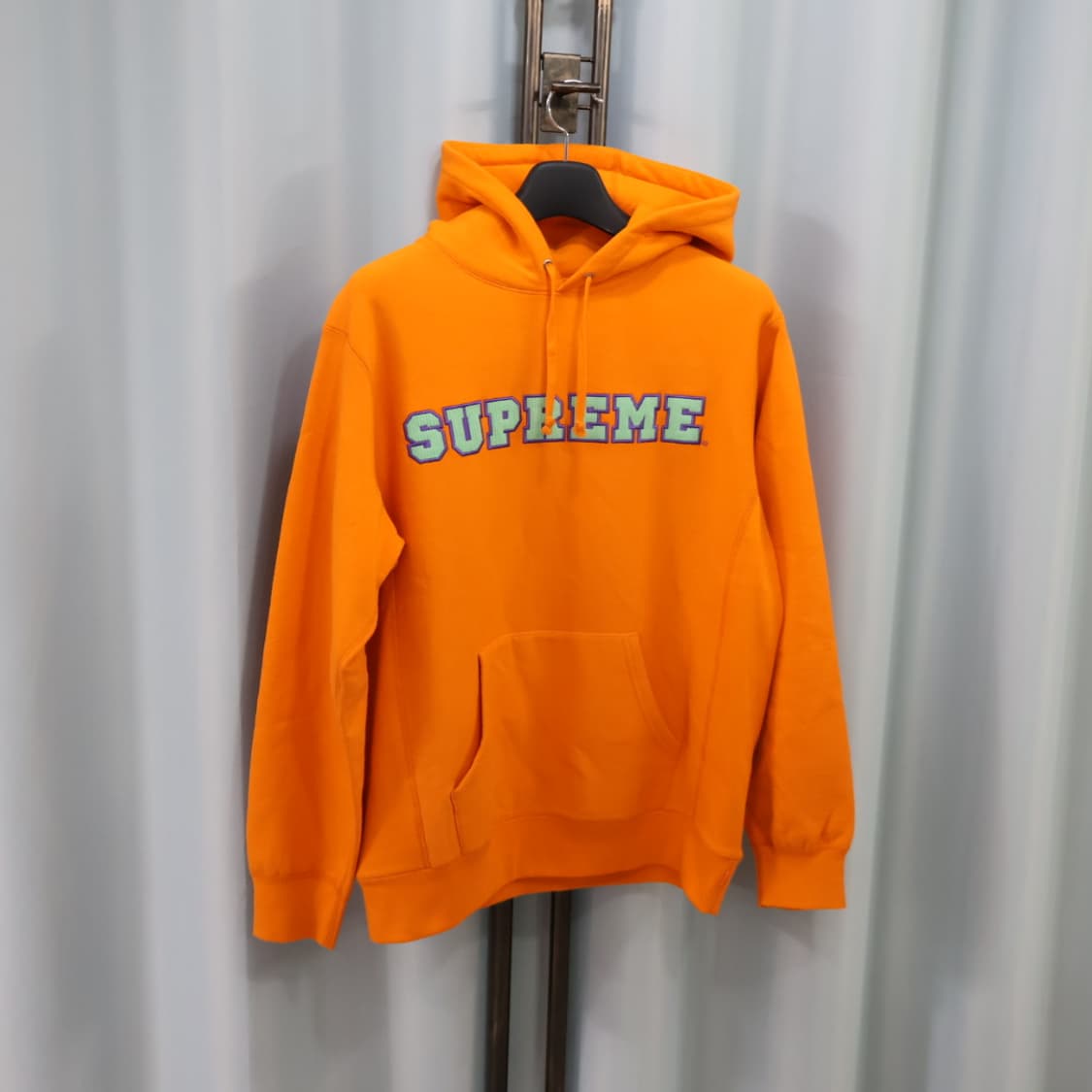 슈프림 코드 컬리지에이트 로고 오렌지 후드티 L/105 상품이미지4