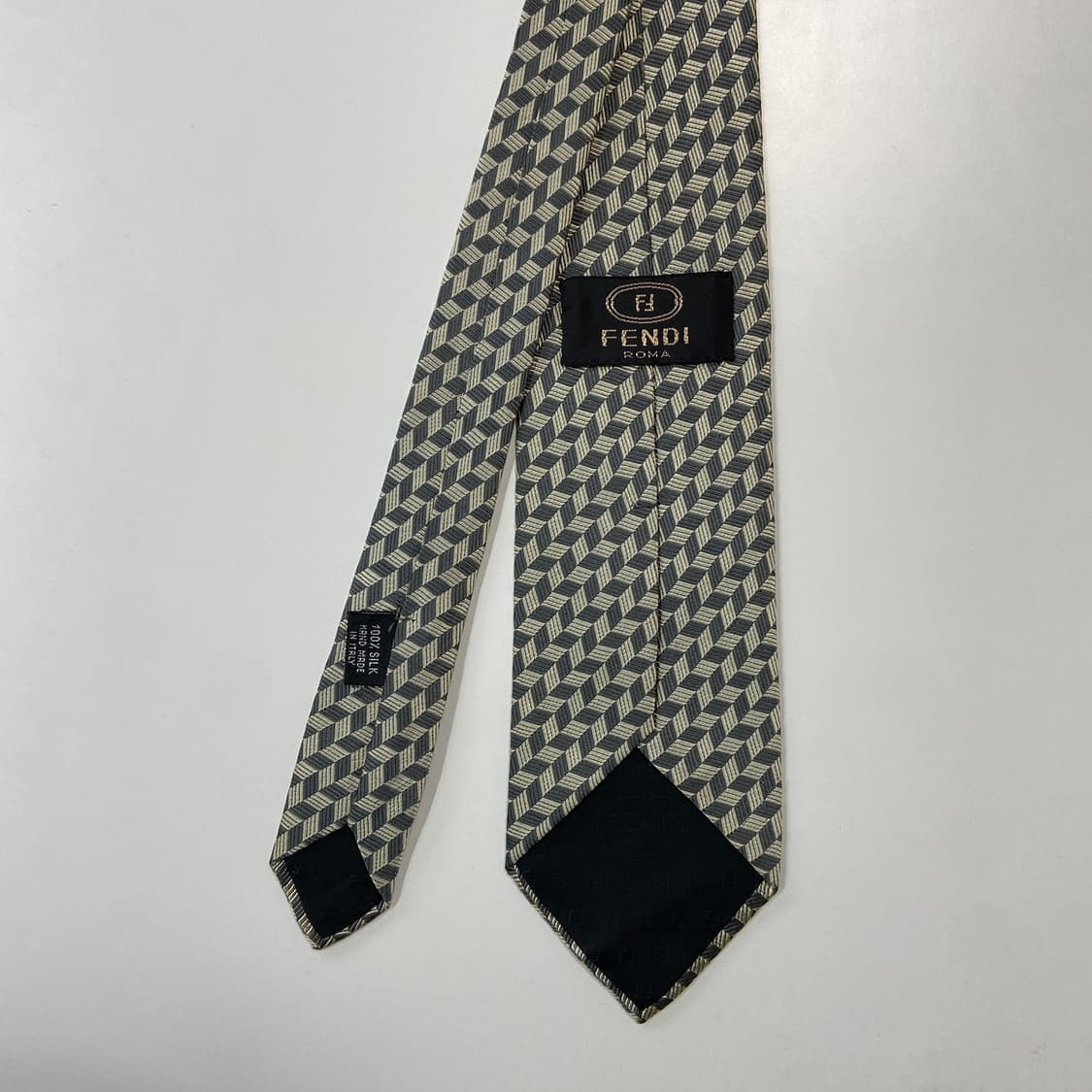 펜디 (FENDI) 정품 명품 넥타이 7.8cm 상품이미지2