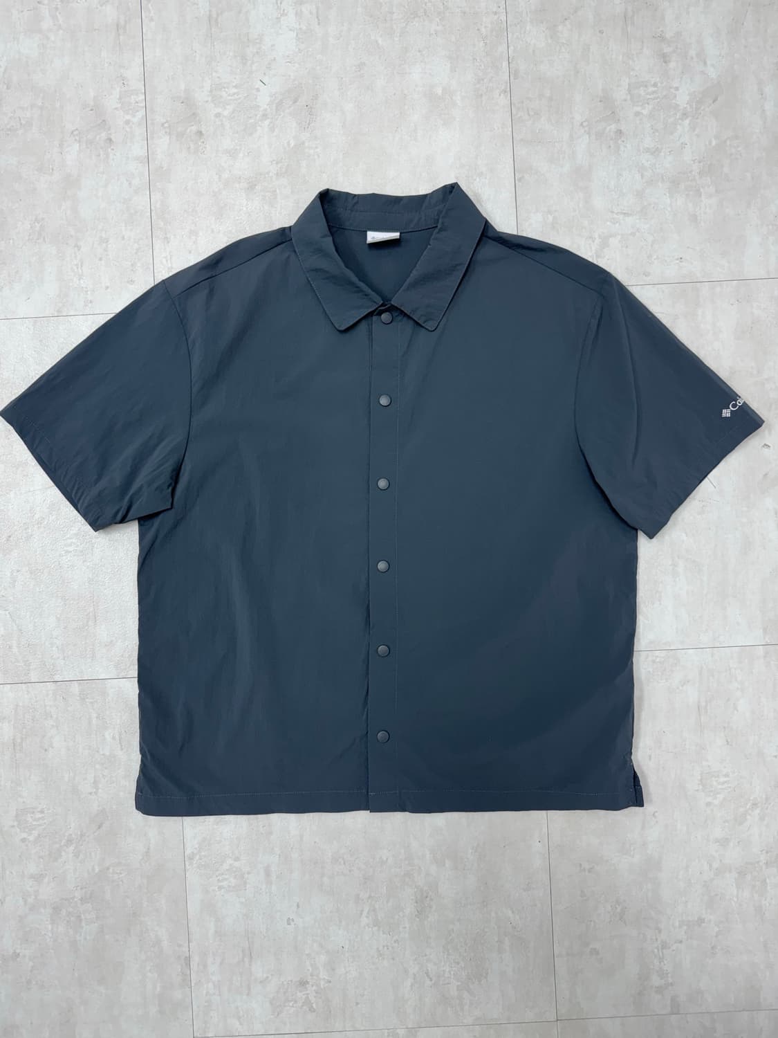 •컬럼비아 차콜 나이론 반팔셔츠  상품이미지1