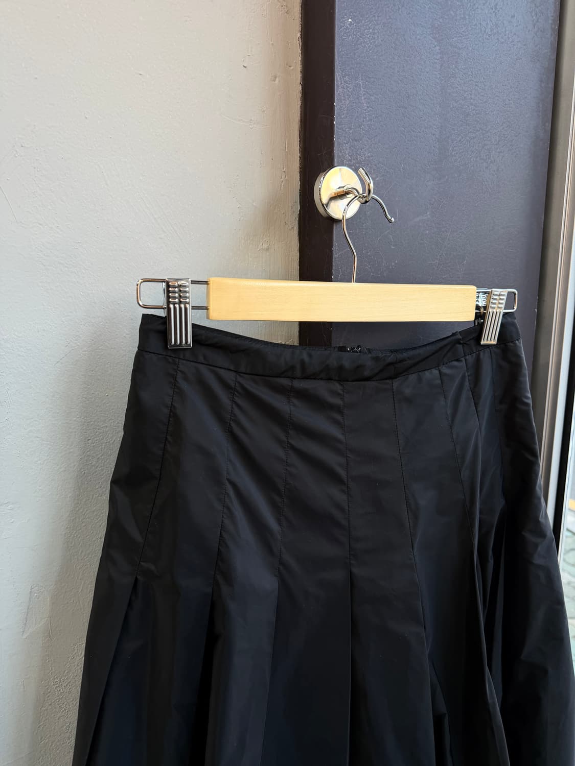 40/ 몽클레어 신형 플레어 미디 나일론 스커트 상품이미지8