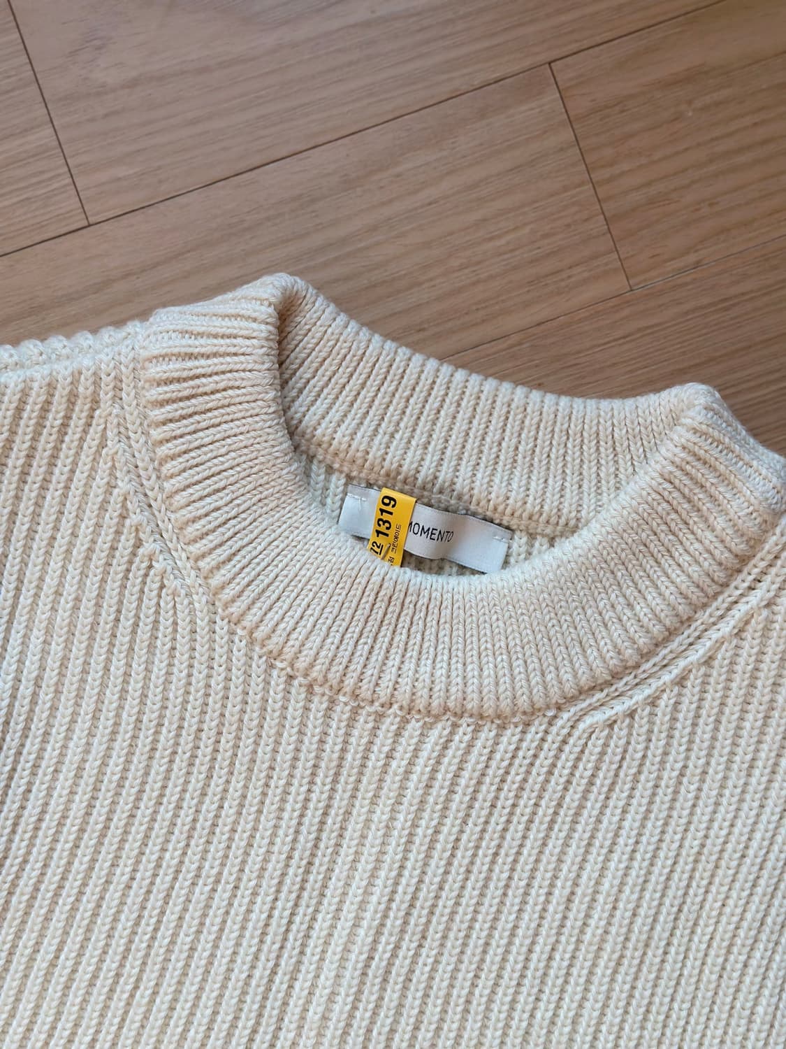 아모멘토amomento 하프넥니트 에크루 상품이미지8