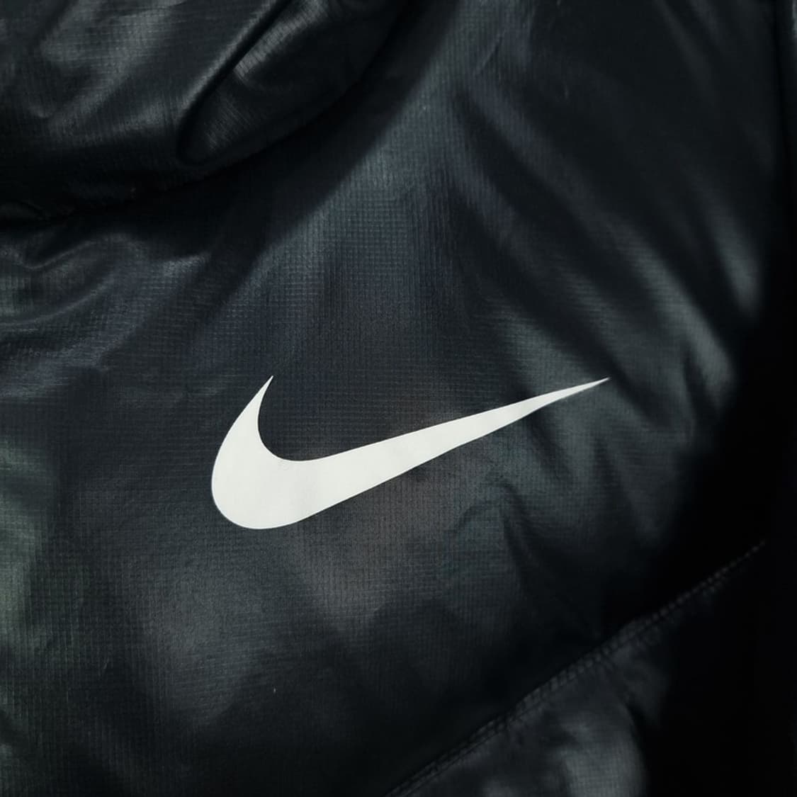 [나이키] 스우시 프린팅 크롭 오버핏 경량 패딩 블랙 M18987 상품이미지6