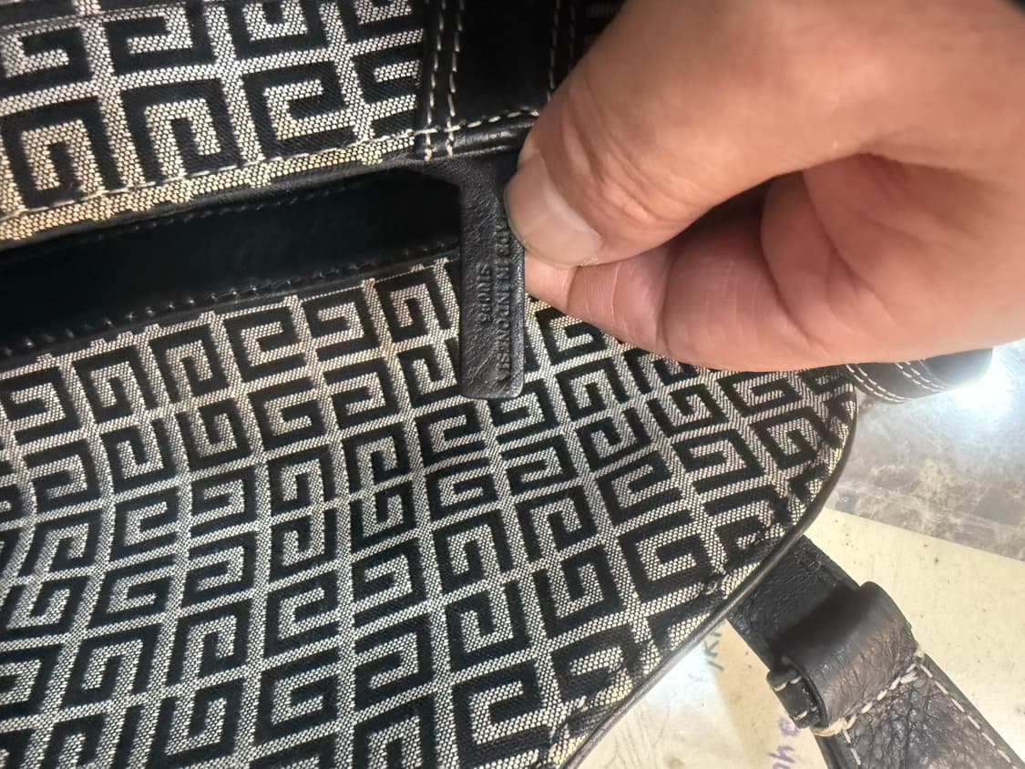 정품 지방시 빈티지 모노그램 숄더백 팝니다 상품이미지9