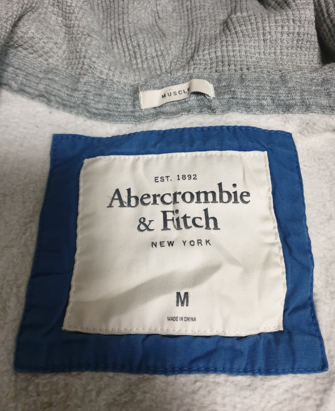 아베크롬비 머슬핏 혜비 디스트로이드 빈티지 후드짚업 그레이 (M) 상품이미지4