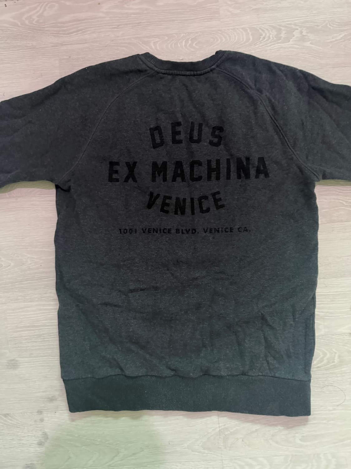 데우스 맨투맨 판매합니다! 상품이미지2