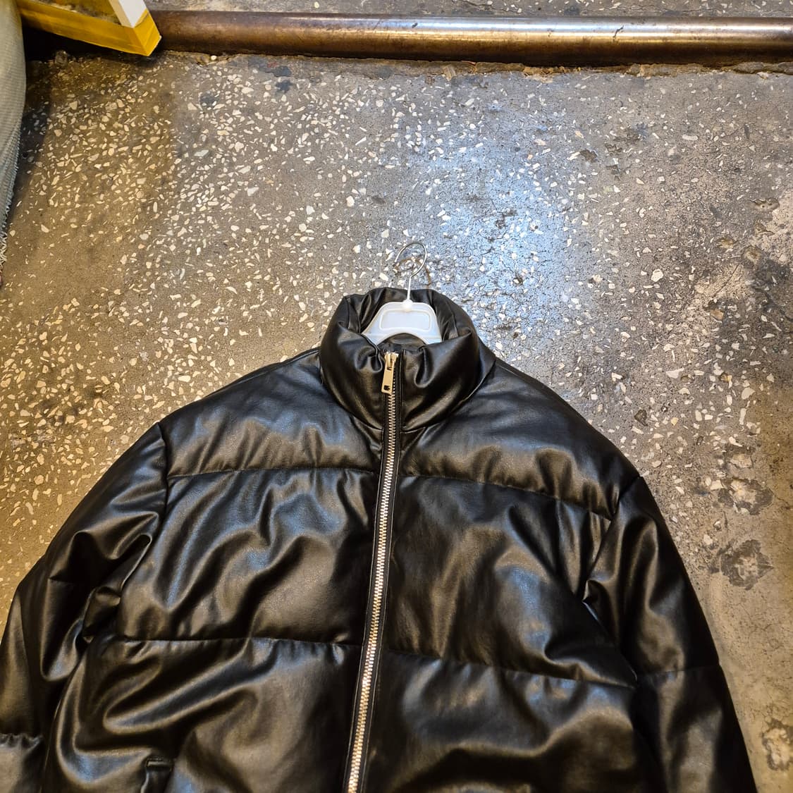FREE(착샷잇음) 블랙 버핑레더 패딩점퍼  상품이미지8