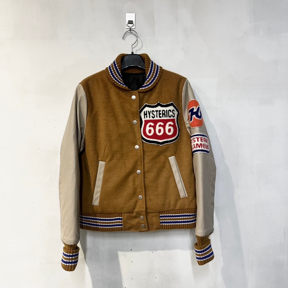 히스테릭 글래머 스타디움 자켓 베이지 상품이미지1