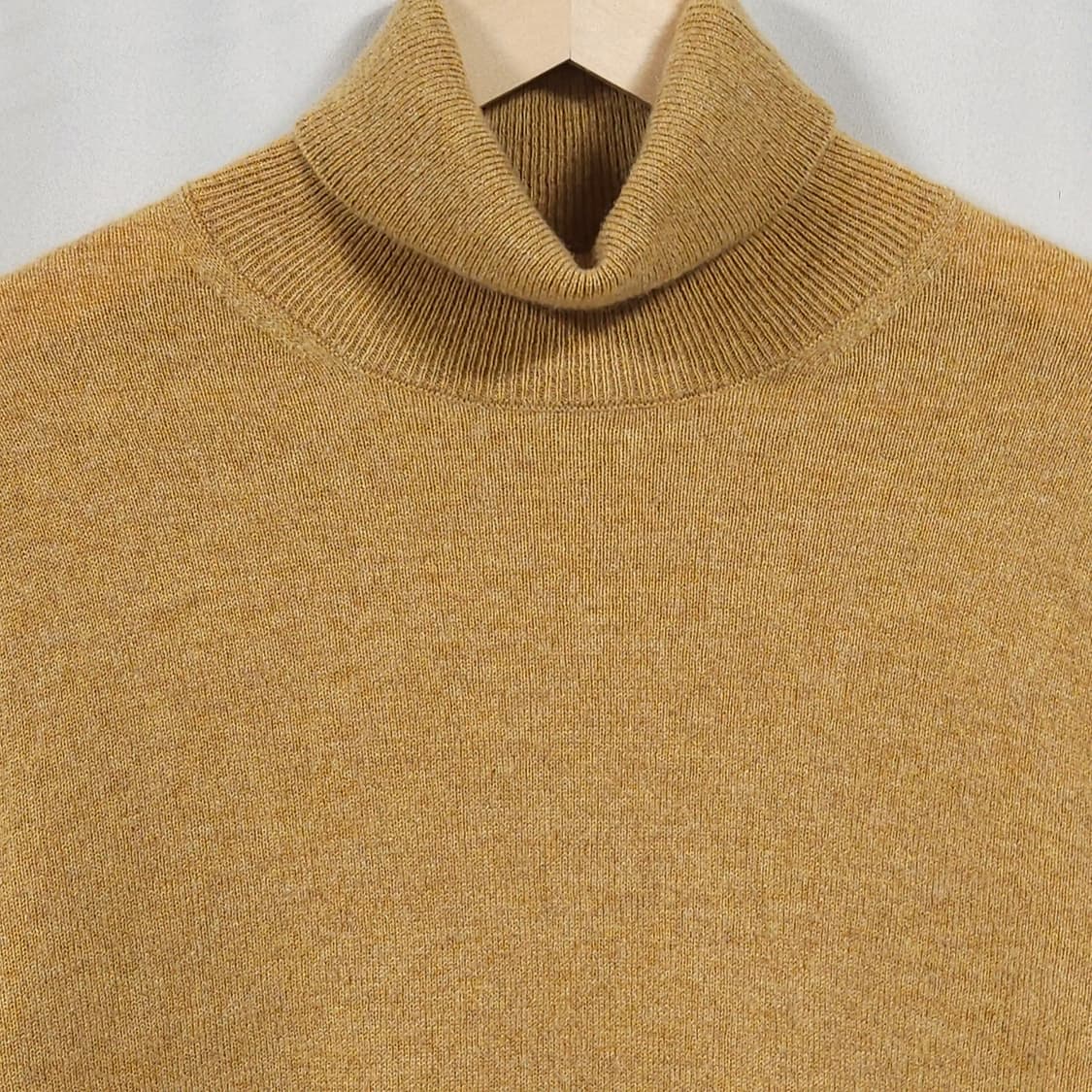 100)더니트컴퍼니 캐시미어100% 터틀넥 니트 베이지 상품이미지2