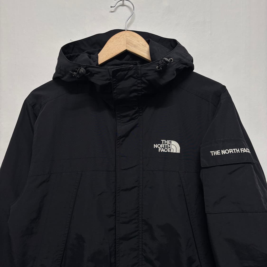노스페이스 블랙 후디 바람막이 상품이미지2