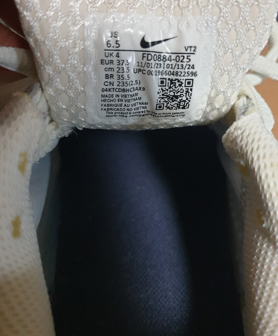 나이키 우먼스 줌보메로5 포튼 더스트 앤 메탈릭 실버 (235) 상품이미지7