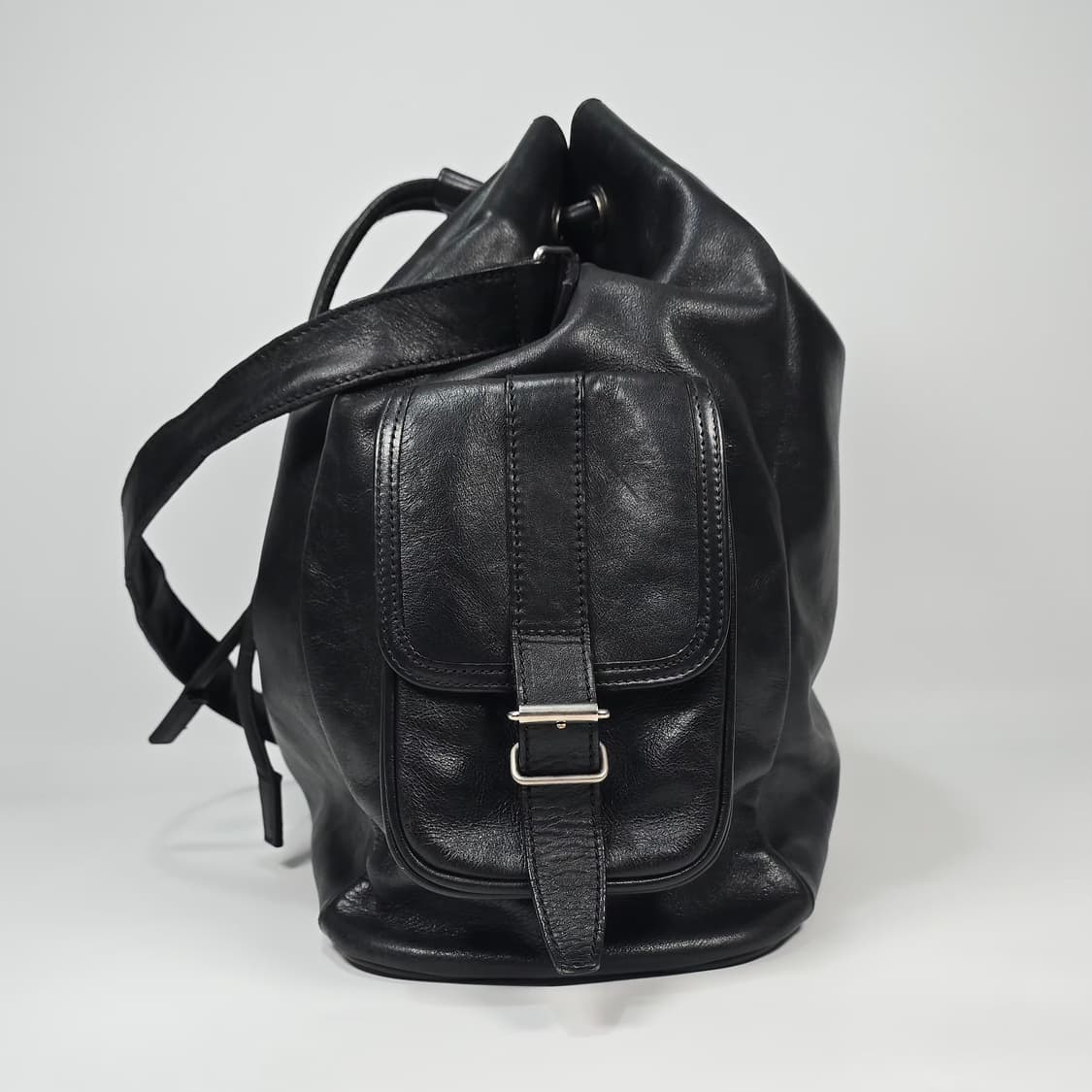 생로랑 드로우스트링 크로스 숄더 버킷백  상품이미지4