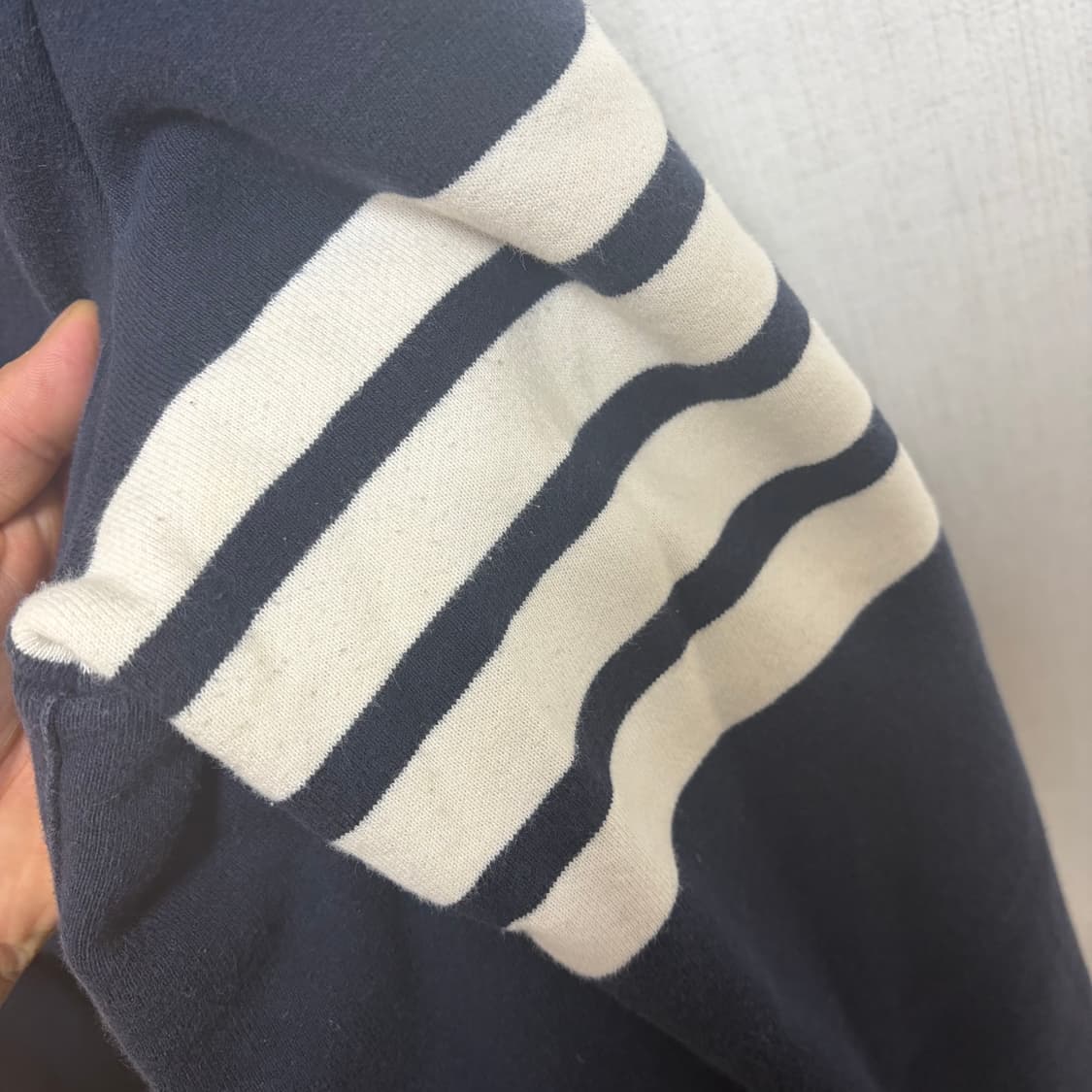 톰브라운 사선완장 맨투맨 상품이미지3