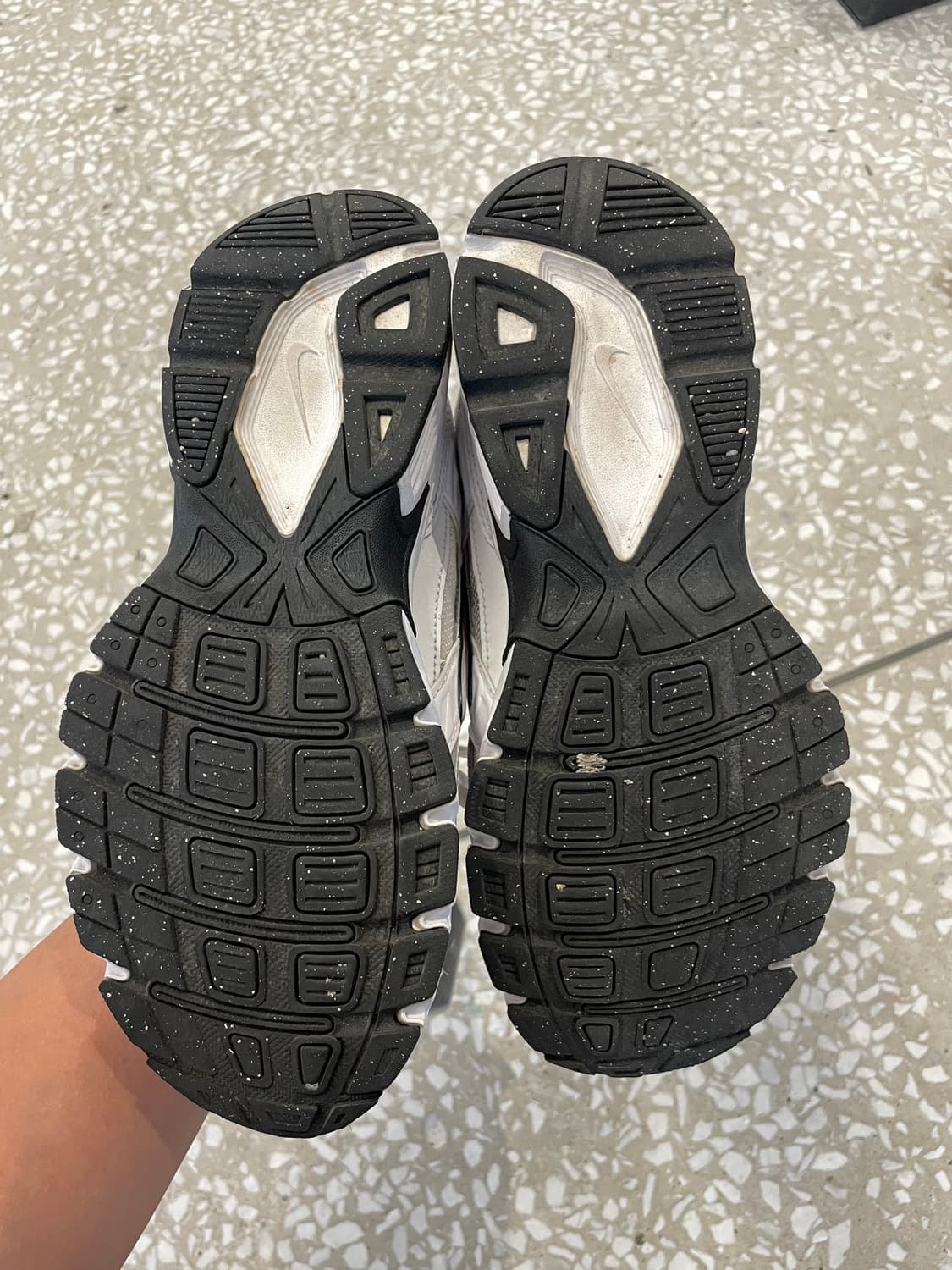 Nike Initiator white black 상품이미지6