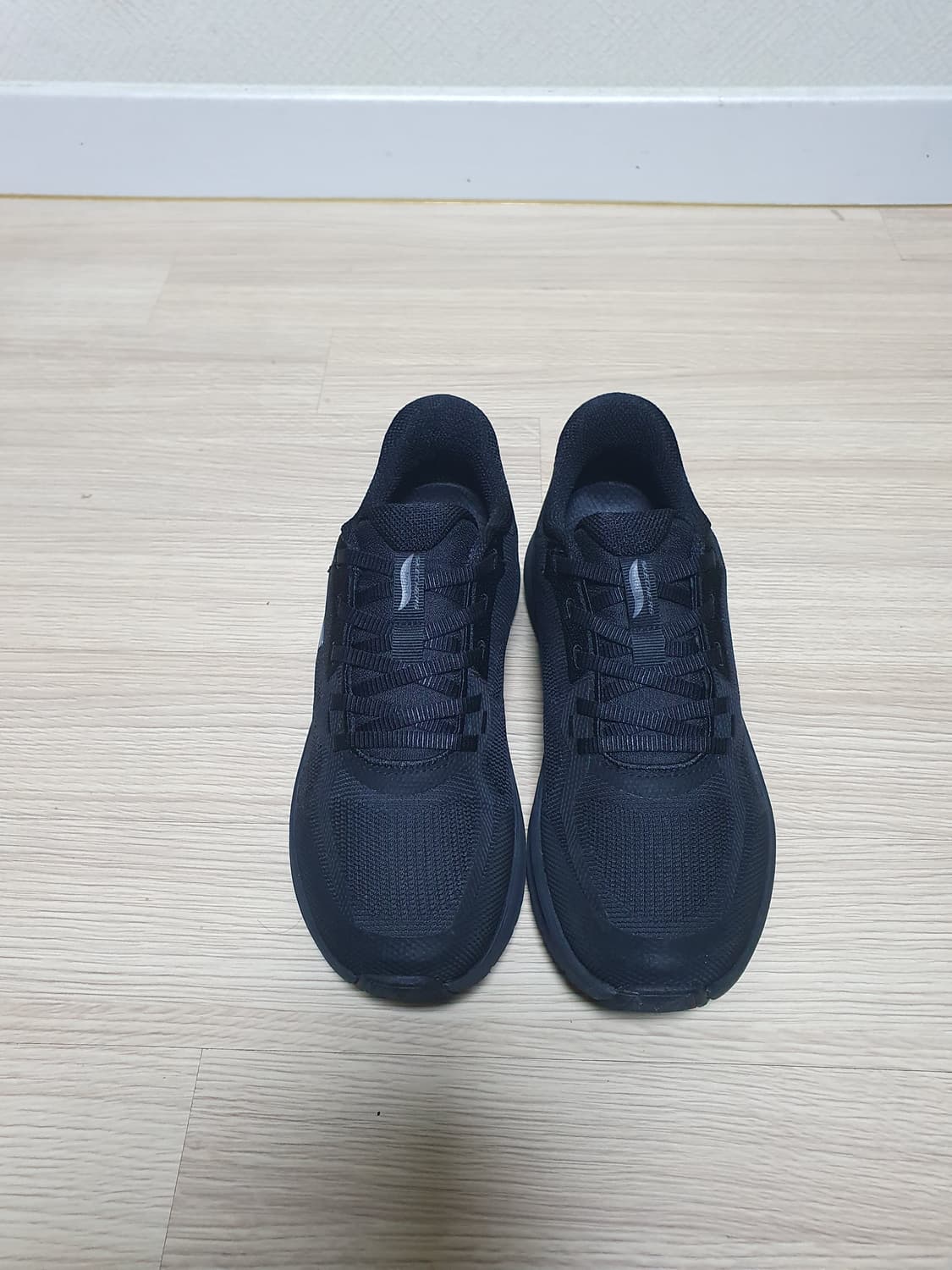 스케쳐스 아치핏 올블랙 운동화 245 상품이미지3