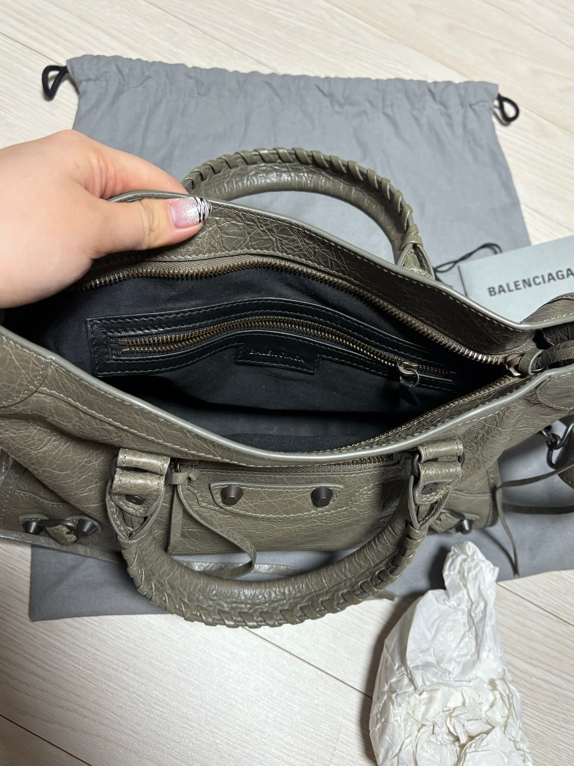 발렌시아가 르시티 스몰 아미 그린 상품이미지7