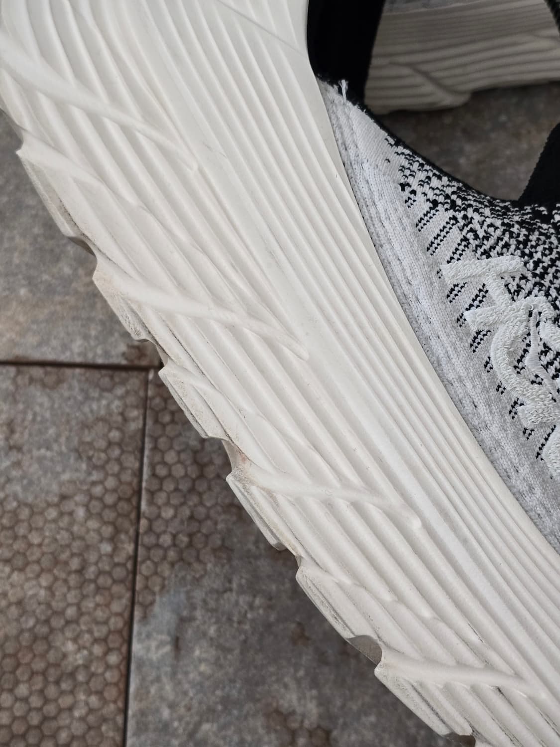 (280)호카 리스토어 tc 블랙 앨러배스터  상품이미지7