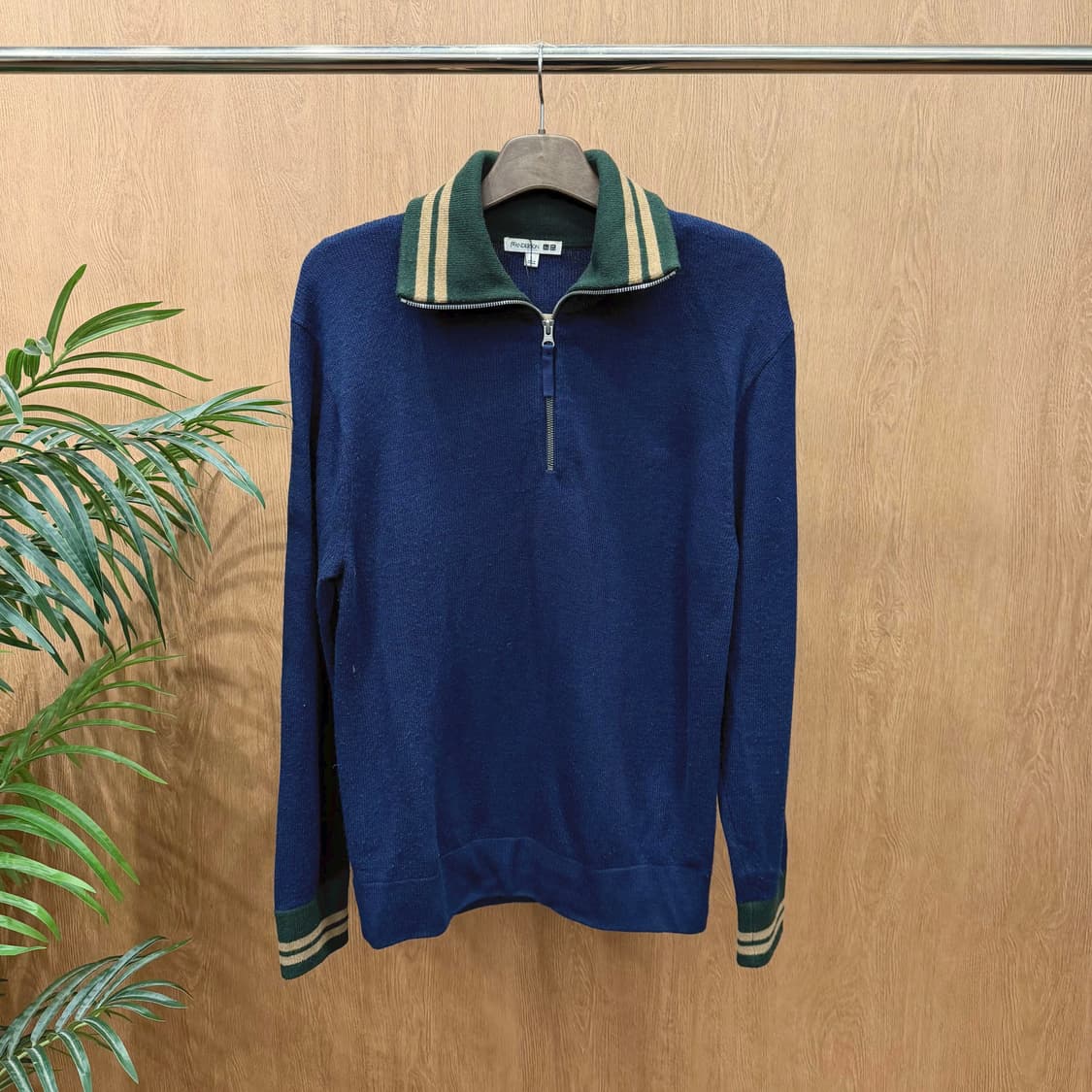 JW앤더슨 유니클로 하프 집업 니트 카라 배색 디테일 레귤러핏 네이비 상품이미지1