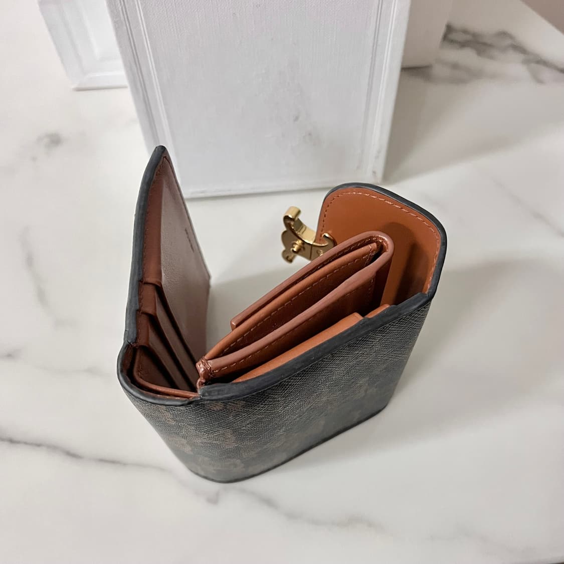 [A급/정품] 셀린느 여성 트리옹프 반지갑 중지갑 상품이미지7