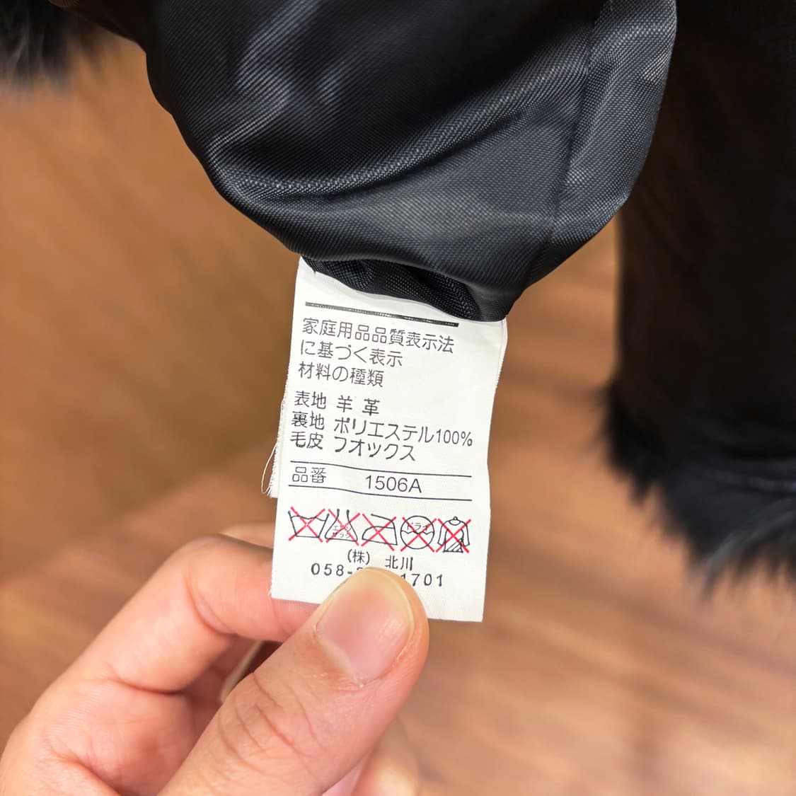 발망 레더 자켓 넥 라인 리얼 퍼 트리밍 더블 버튼 클로징 디테일 블랙 상품이미지7