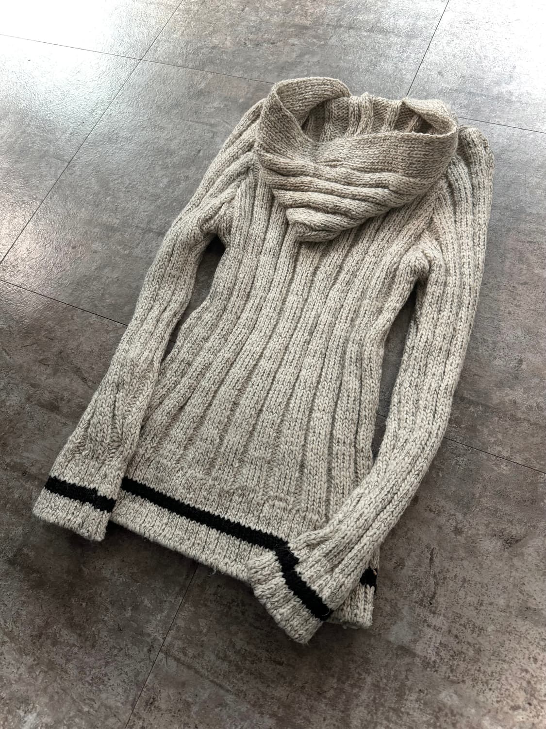 헤비 울 슬림 핏 버튼 후디드 니트 상품이미지3