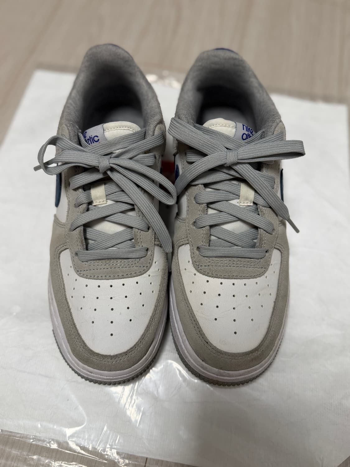 에어포스1 애슬레틱클럽 라이트스모그그레이 235 5y 상품이미지1