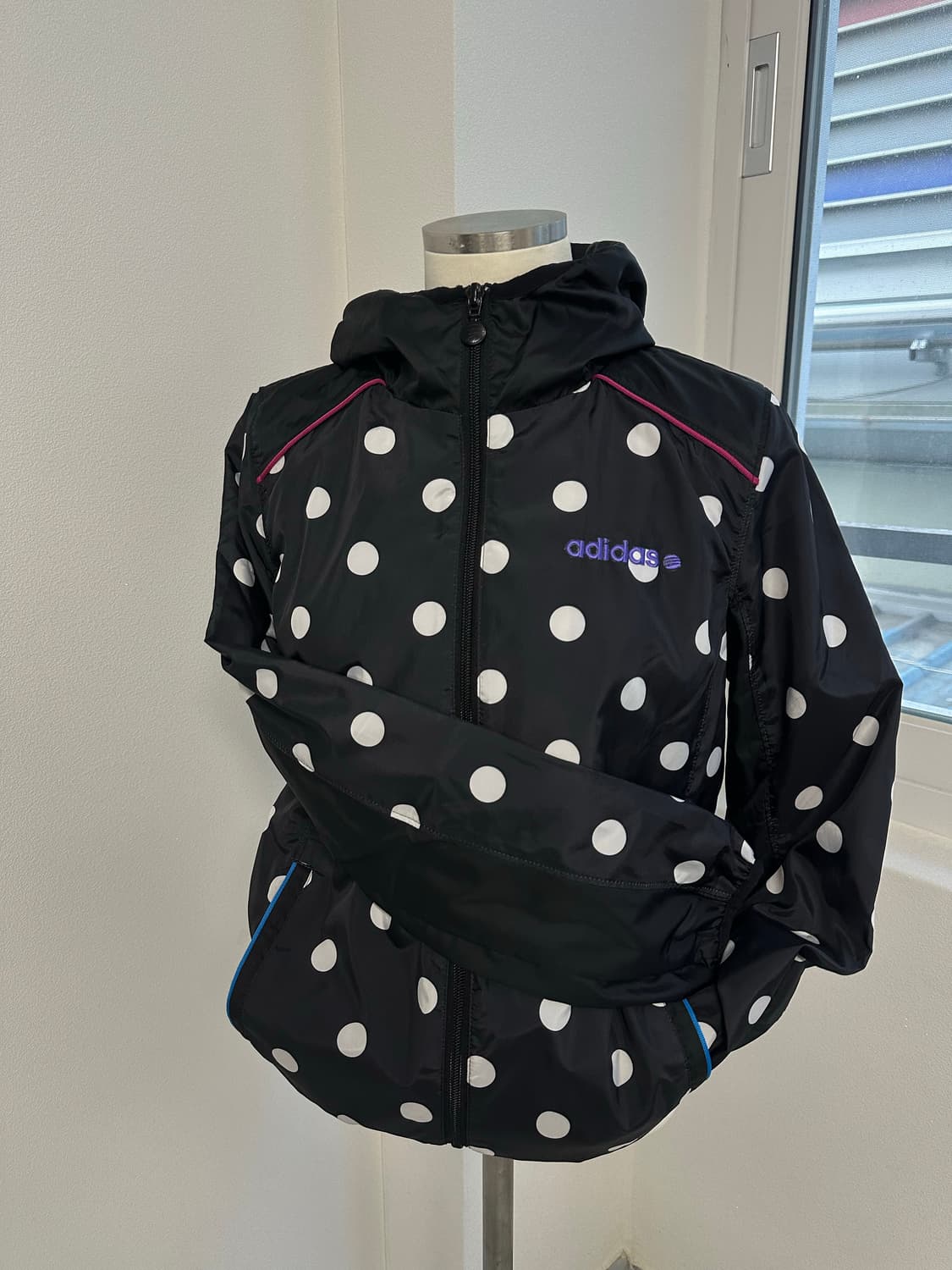 아디다스 도트 바람막이 상품이미지1