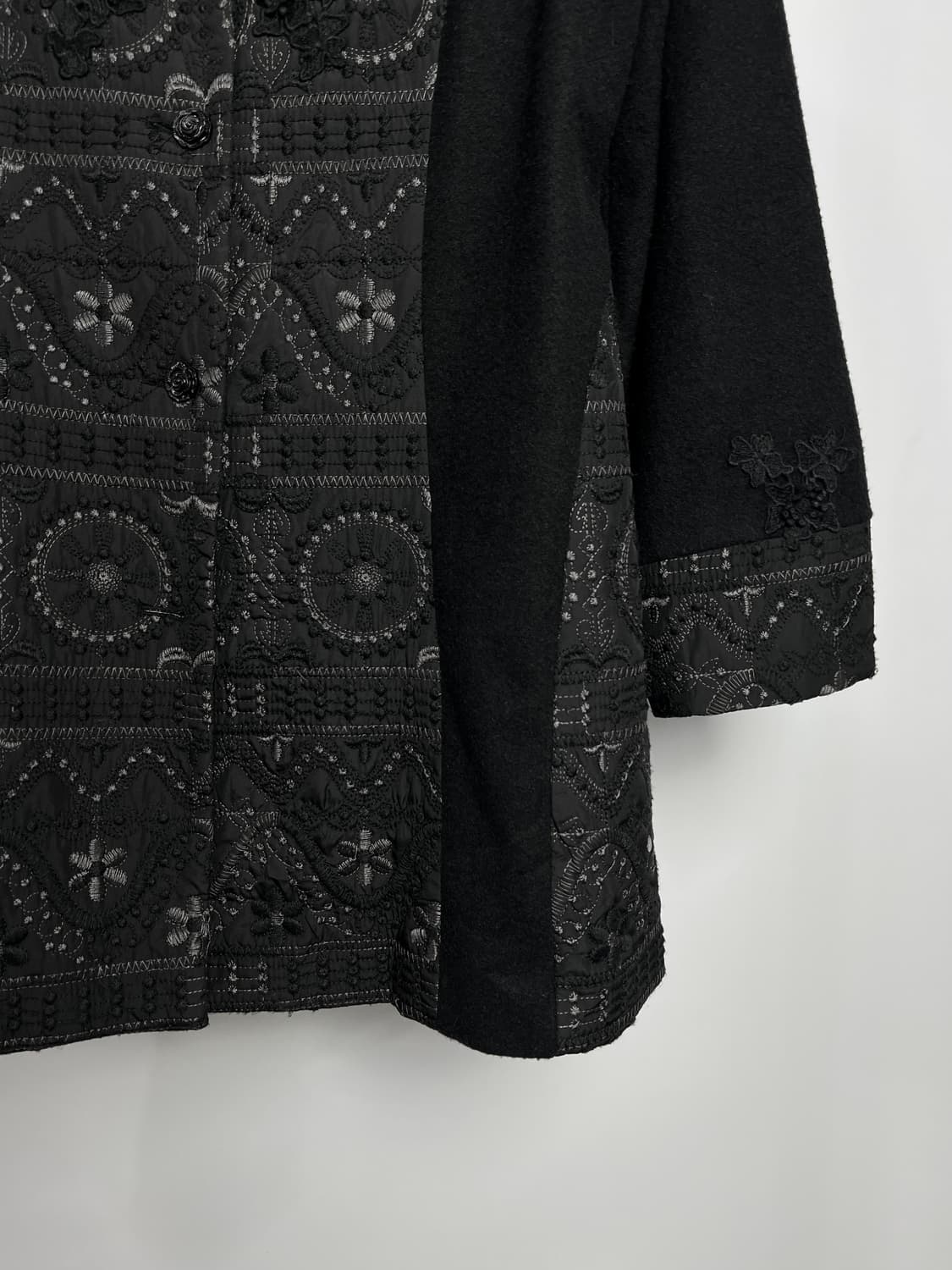 NOA-GE 자수 디테일 코트 상품이미지3