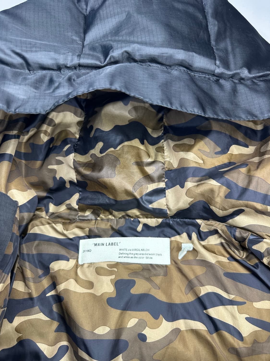 오프화이트 블랙 패딩 점퍼 상품이미지5