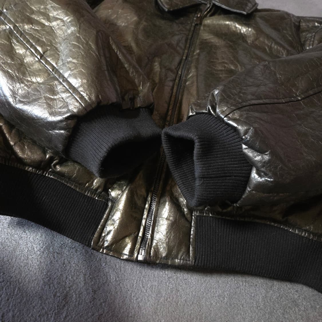 자라 글로시 크랙 레더 봄버 자켓 M (국내L오버핏) 상품이미지4