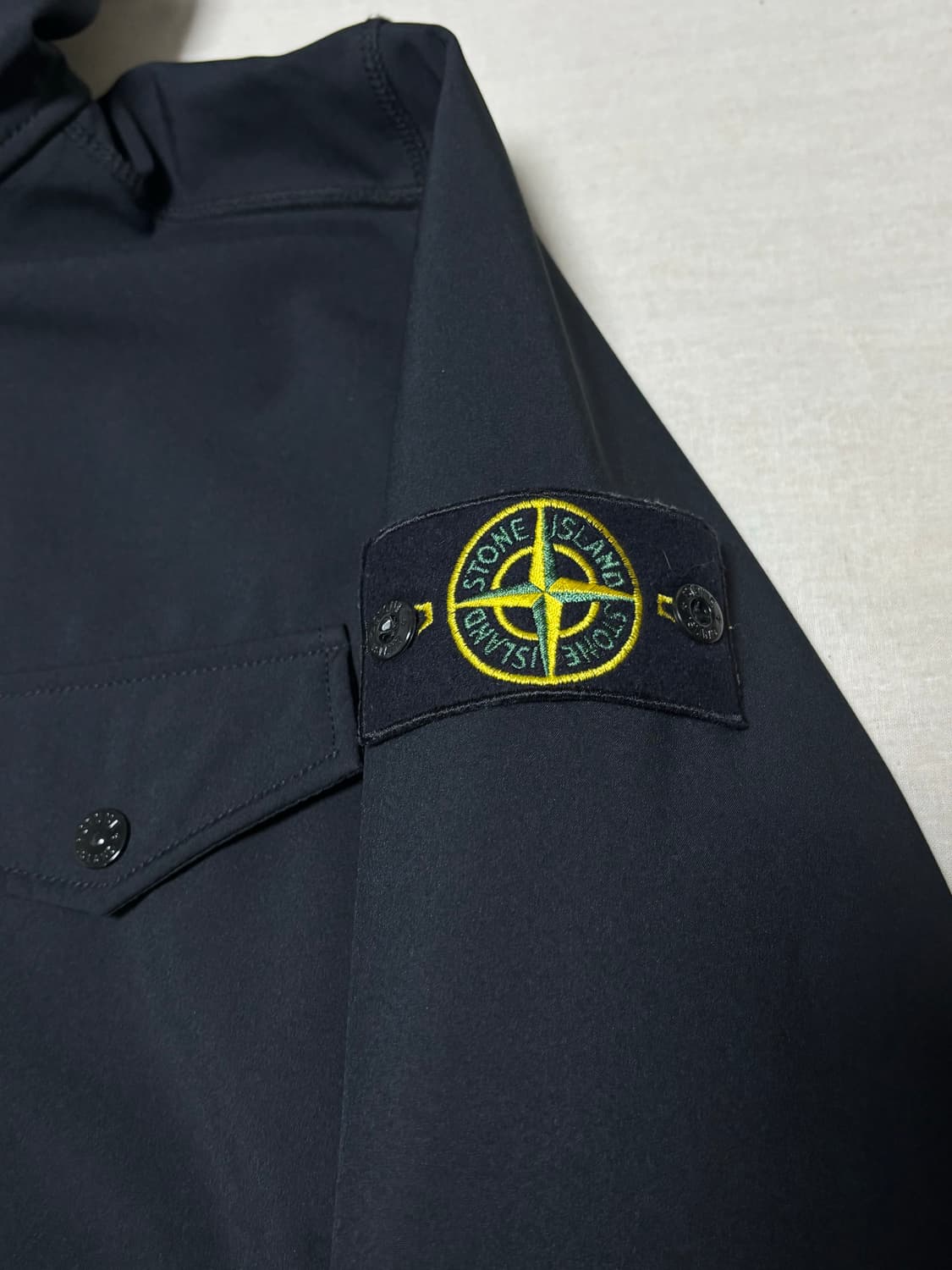 [백화점판] 스톤아일랜드 소프트쉘 후드 바람막이 자켓 [L] 상품이미지2