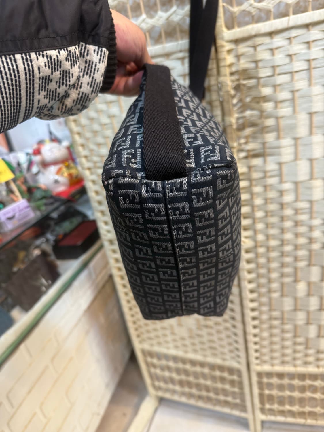 정품 펜디 주카 크로스백 팝니다 상품이미지4