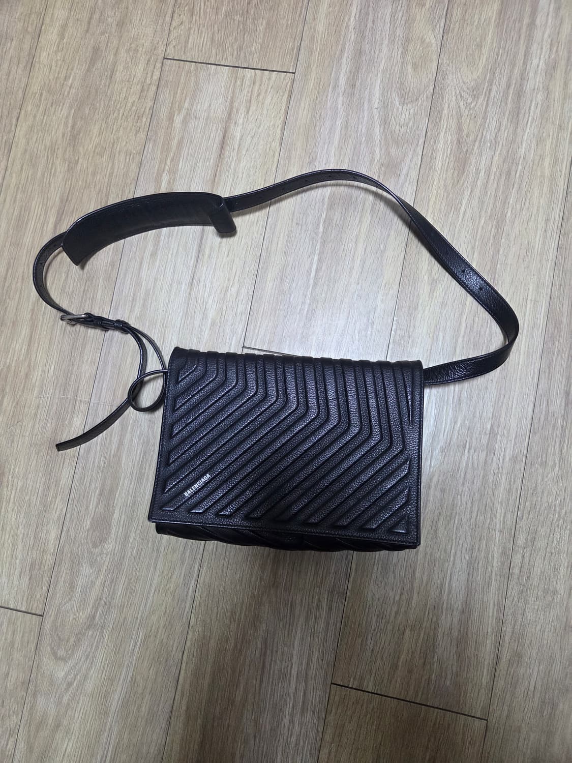 발렌시아가 카 플랩,크로스백 블랙 상품이미지3