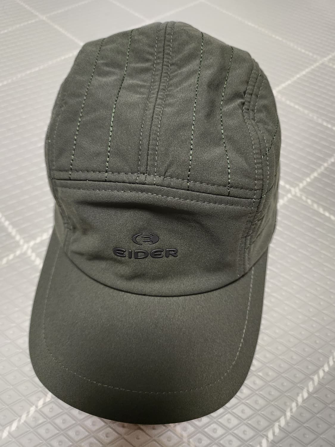 새상품급)패딩 퀼팅 5패널 캡 (Khaki)

한번 쓰고 세탁해서 보관중 상품이미지5