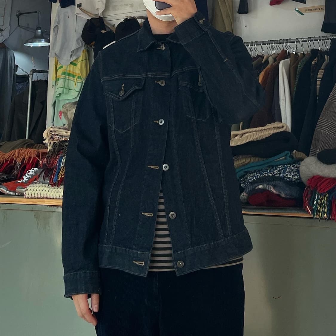 (착용컷) 유니클로 데님 트러커 자켓 (남성용 XL) 상품이미지2