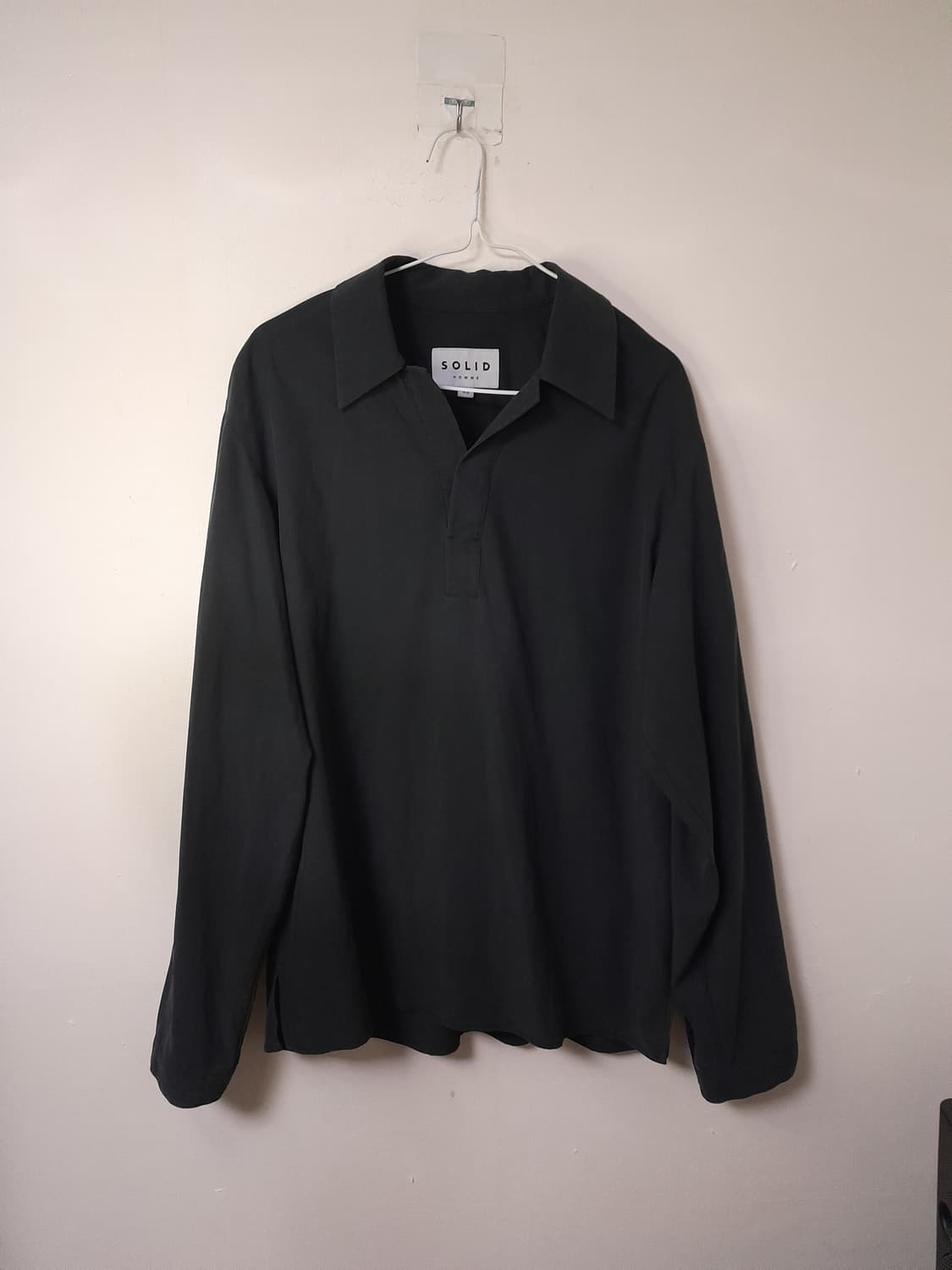 솔리드옴므 블랙 오버핏 오픈 카라넥 셔츠48/100 상품이미지2