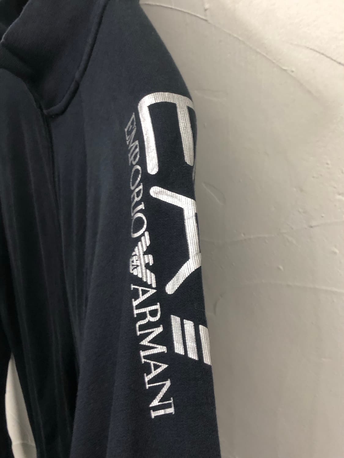 엠포리오 아르마니 숄더 로고 집업 상품이미지5