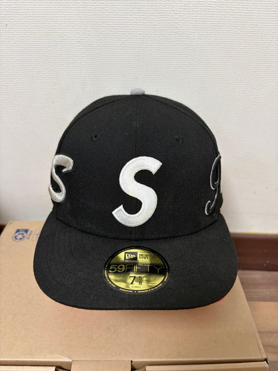 슈프림 멀티 S 로고 뉴에라 블랙 - 25SS (60.6) 상품이미지1